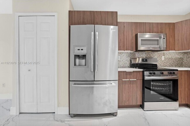 Building Photo - 11462 NW 48th Terrace