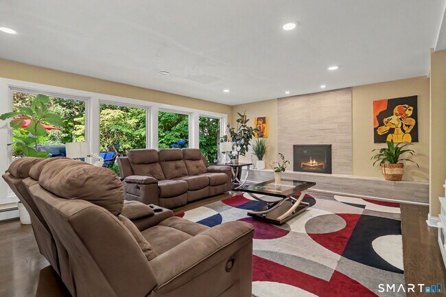 Building Photo - 116 Beechwood Ln