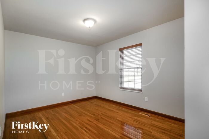 Building Photo - 1530 Froesel Dr