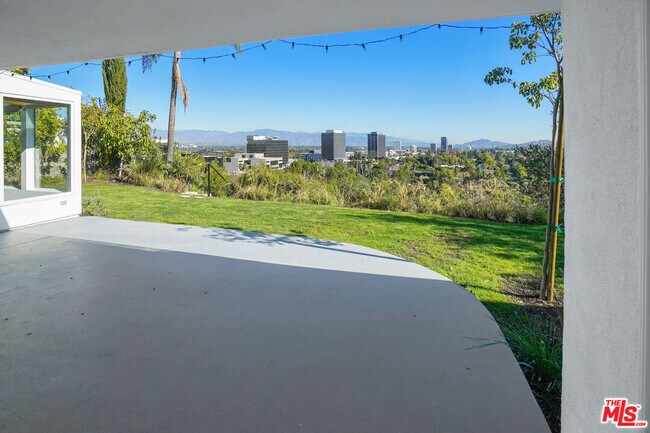 Building Photo - 16210 Bertella Dr