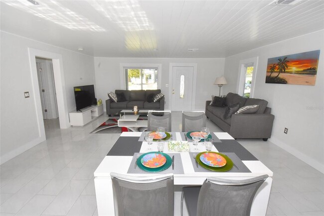 Building Photo - 2450 Hawthorne St