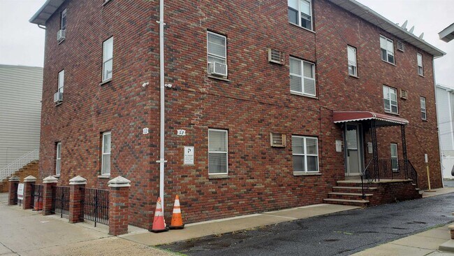 Building Photo - 52-54-54 Harrison Ave