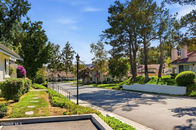 Building Photo - 974 Quarterhorse Ln