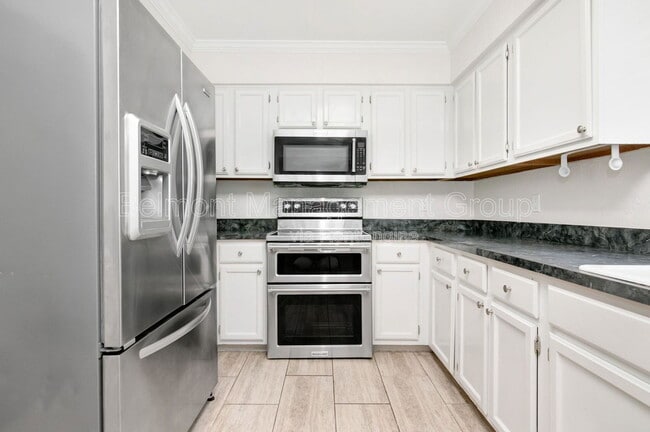 Building Photo - 1096 Azalea Ln