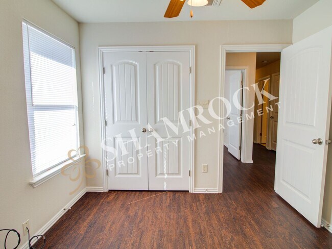 Building Photo - 3/2 Duplex off Hwy 84