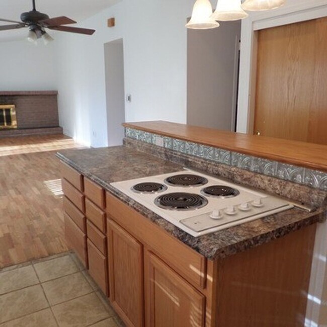 Building Photo - Super Cute & Charming 2-Bedroom Des Moines Home With Giant Fenced Yard!!