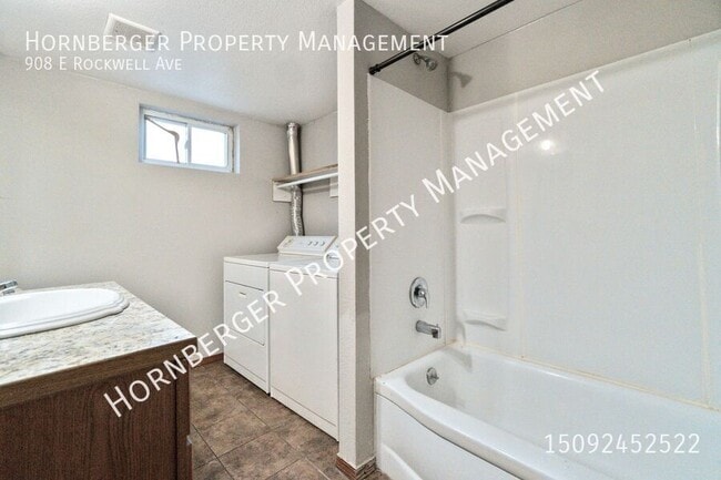 Building Photo - 908 E Rockwell Ave