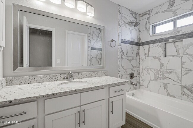 Building Photo - 261 Emerald Sun Dr