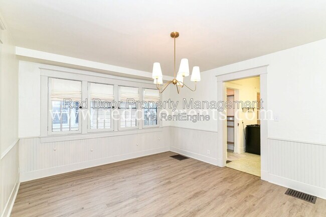 Building Photo - 1028 N Kealing Ave