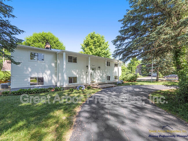 Building Photo - 3624 Maple Dr