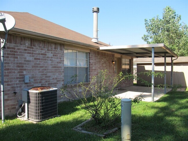 Building Photo - 2750 Hidden Spring Falls Dr