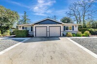 Building Photo - 652-654 Vasona Ave