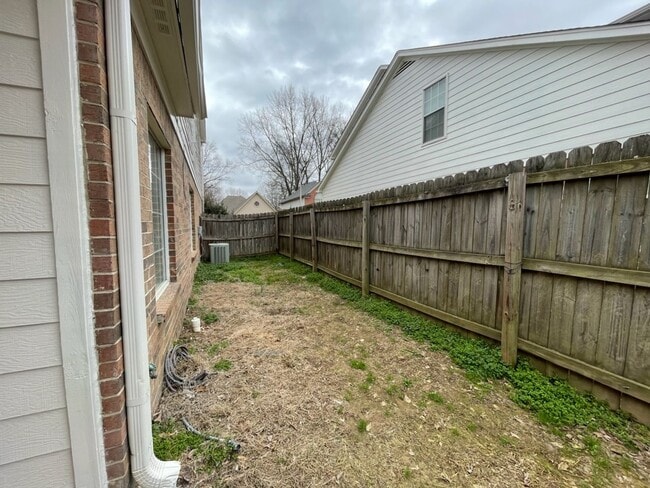 Building Photo - SPACIOUS 4BDR 2.5BA CONDO IN ARLINGTON SUBDIVISION