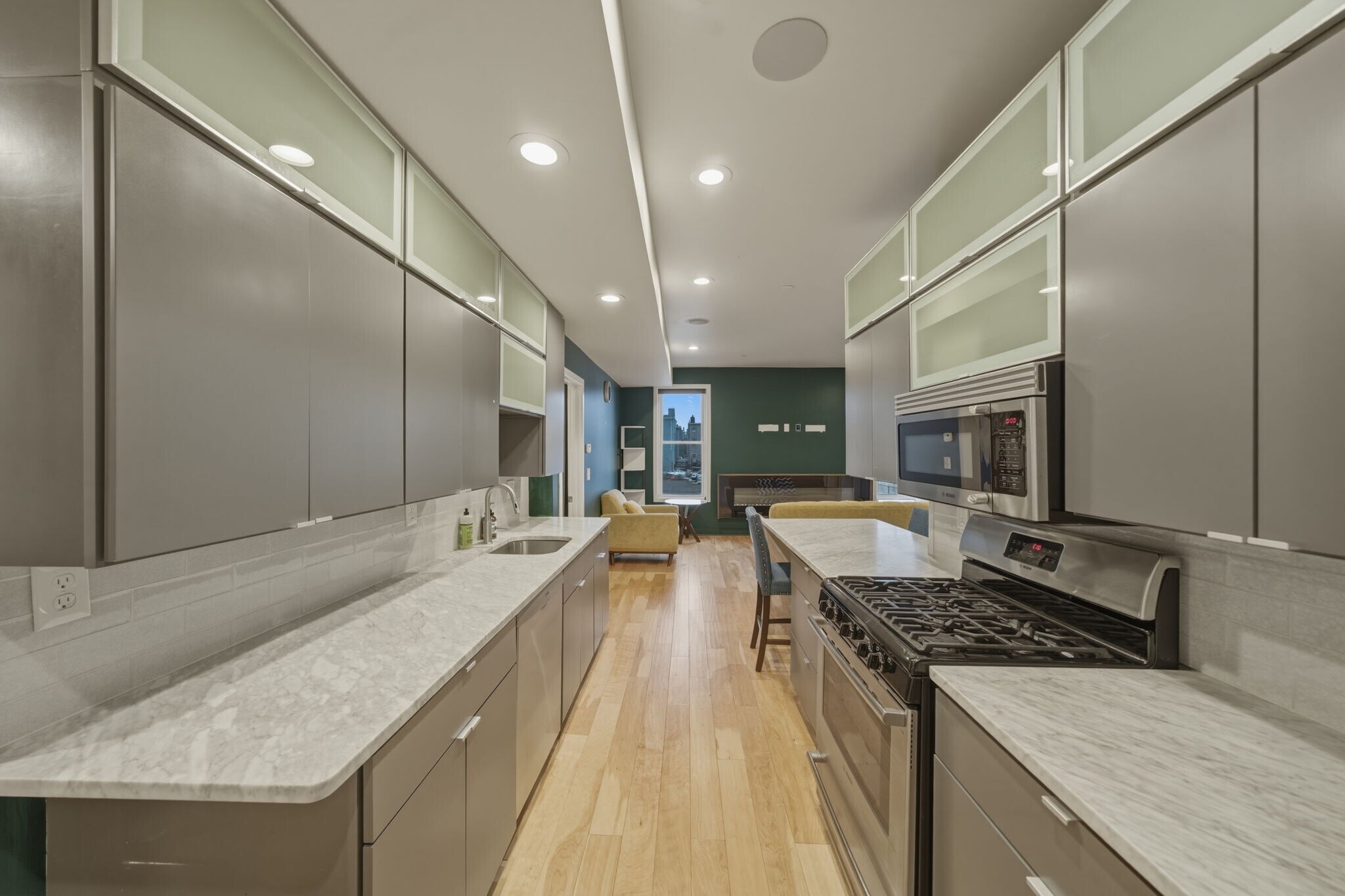 Building Photo - 186 Paris St