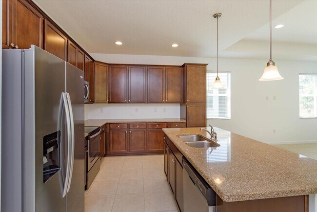 Building Photo - Immaculate Move-In Ready 3-Bedroom Home wi...