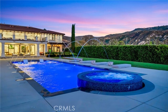 Building Photo - 2037 Delphine Ln