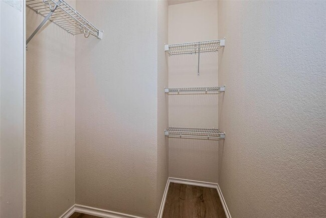 Building Photo - 8435 Westknoll Ln