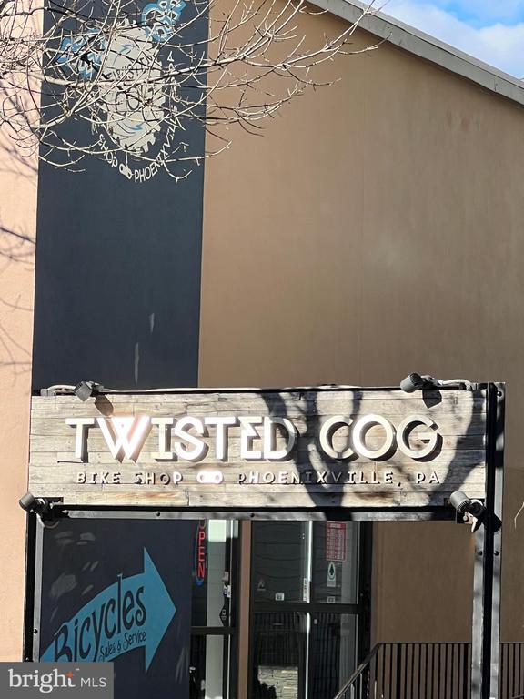 Building Photo - 316 Bridge St