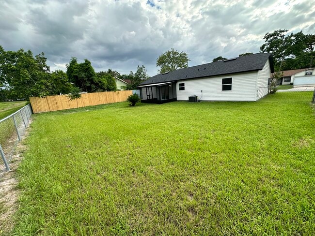 Building Photo - 2517 Oak Hollow Dr
