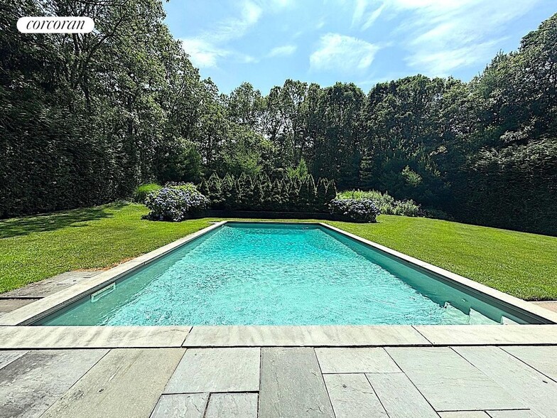 Building Photo - 18 Country Ln