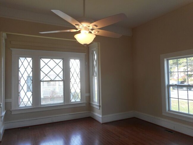 Building Photo - 501 Saluda St