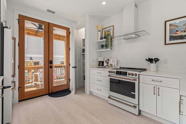 Building Photo - 28 W Castillo Dr