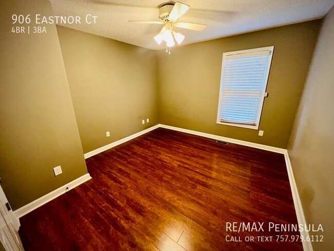 Building Photo - 906 Eastnor Ct