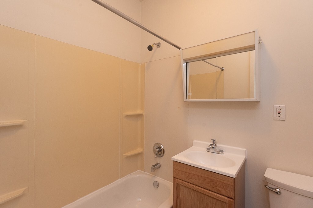 Building Photo - 3947 W Irving Park Rd