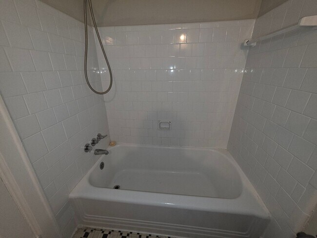 Building Photo - BH-P2P1412-4