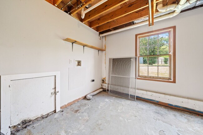 Building Photo - 58 6th Ave