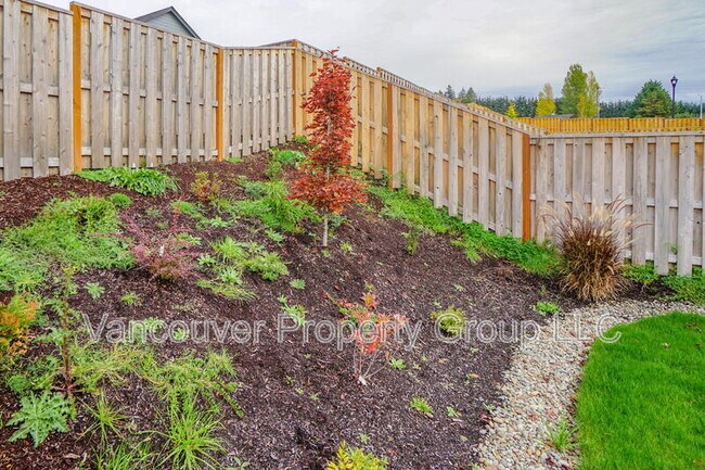 Building Photo - 2217 E Juniper Cir