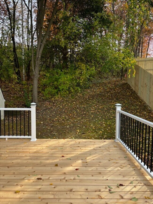 Building Photo - STUNNING LAKE VIEWS, BRIGHTON 3 BEDROOM HOME