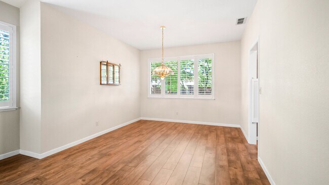 Building Photo - 4 BR/3BA Home in Laurel Creek with Park-Li...