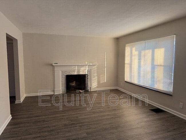 Building Photo - 115 Waverly Ave