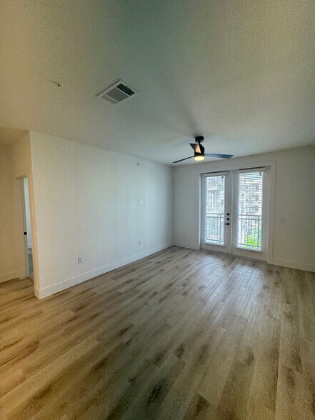 Building Photo - 2343 Portman Ave