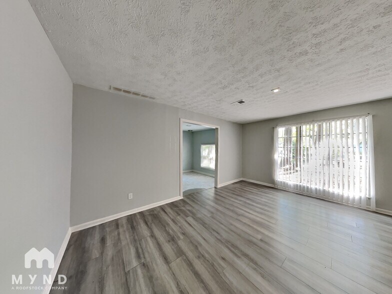 Building Photo - 8275 Brittany Ln