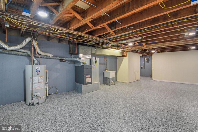 Building Photo - 505 Stratford Rd