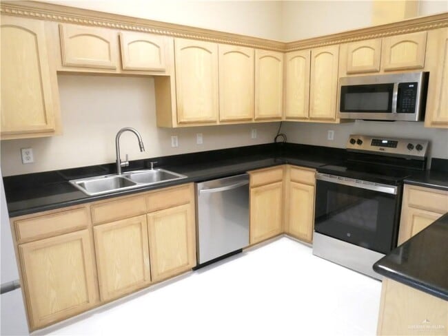 Building Photo - 33 27th