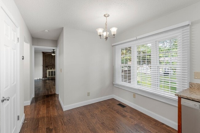 Building Photo - Spacious 4-Bed, 3-Bath Family Home