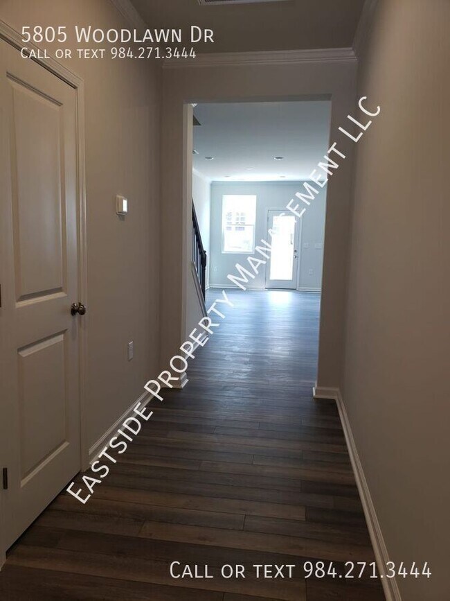 Building Photo - 5805 Woodlawn Dr