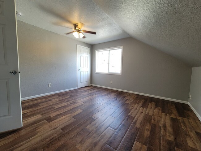 Building Photo - Beautiful 2 bed home