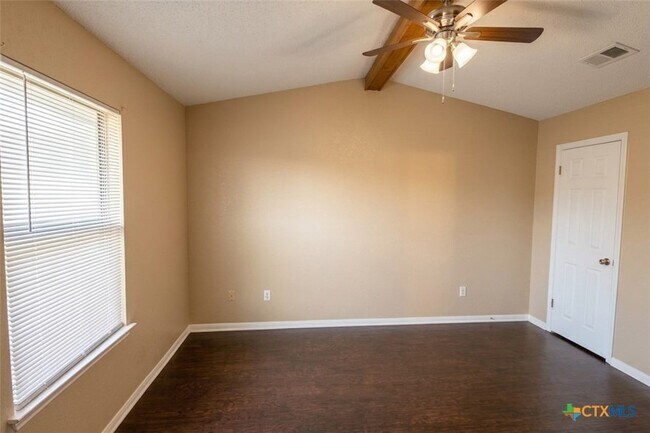 Building Photo - 223 Blanket Dr