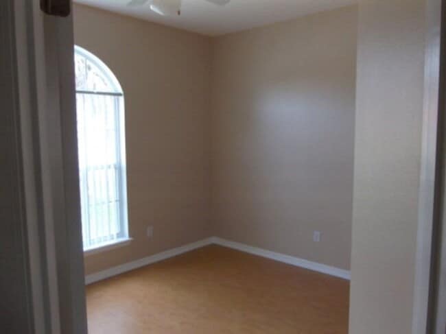 Building Photo - 162 Barrington Dr