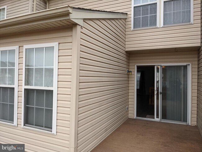 Building Photo - 625 Village Ct