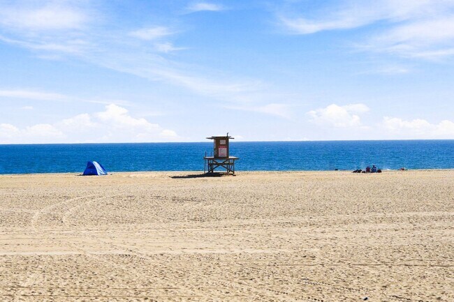 Building Photo - 1228 W Oceanfront