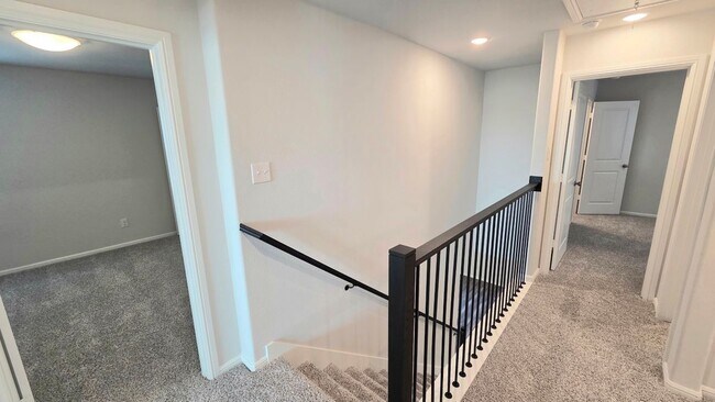 Building Photo - 920 Santa Lucia Dr