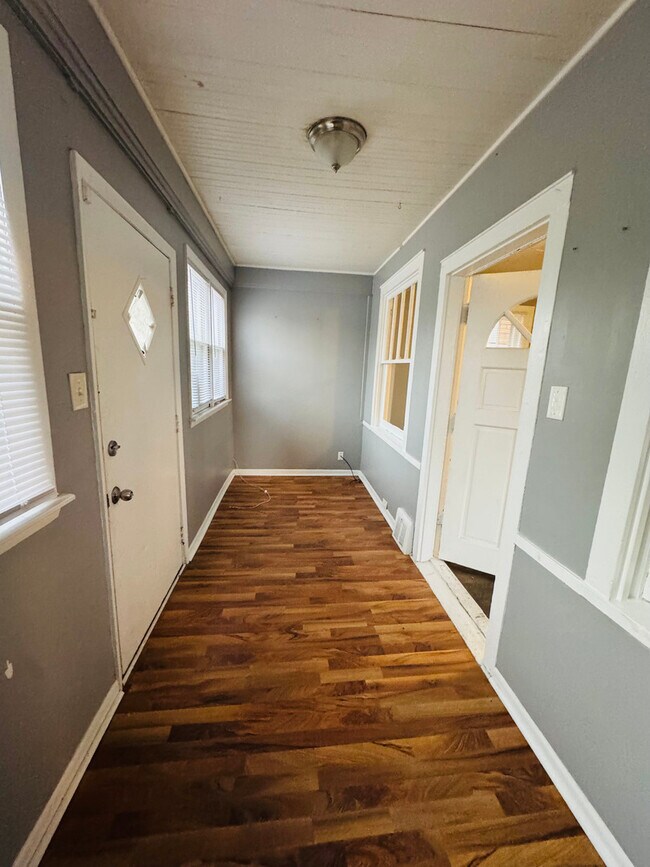 Building Photo - 541 Forsythe Ave