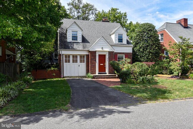 Building Photo - 510 N Nelson St