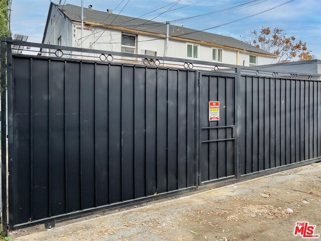 Building Photo - 11472 Ventura Blvd