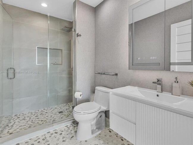 Building Photo - 16500 Collins Ave